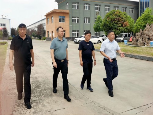 西峡县副县长冀守兴一行莅临u乐国际公司 开展万人助万企活动